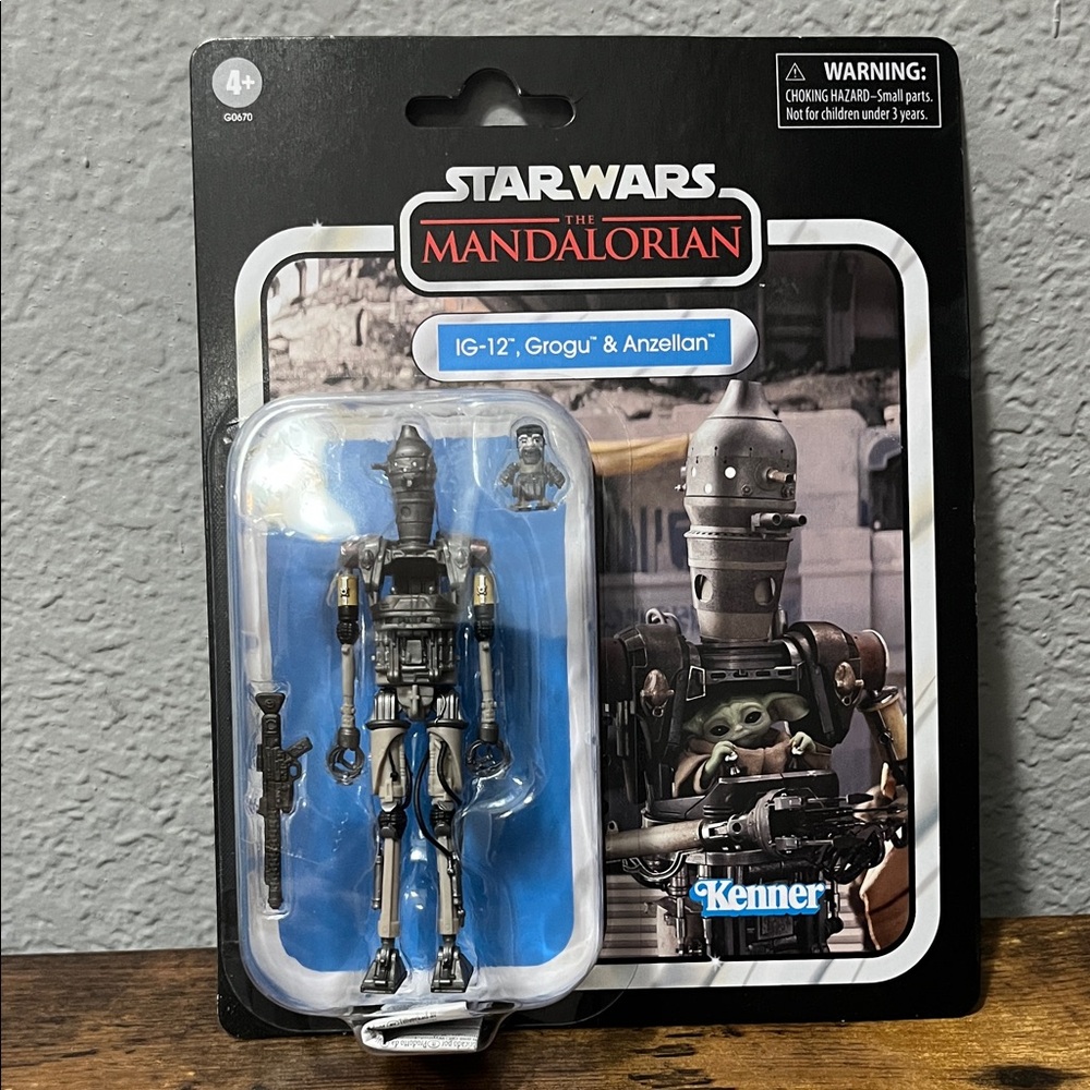 Star Wars The Mandalorian IG-12 Action Figure with Grogu Packaged